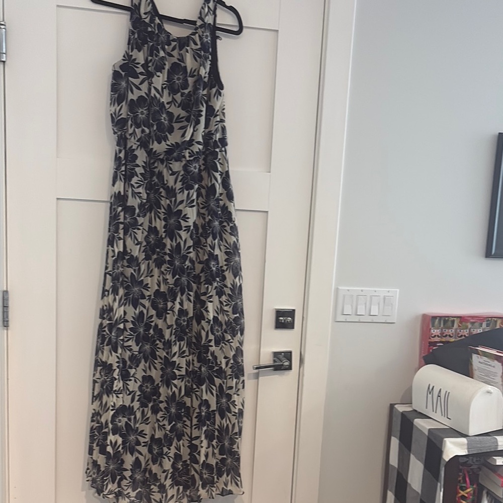 Jessica Howard Navy and Cream Scoop Neck Maxi Dress